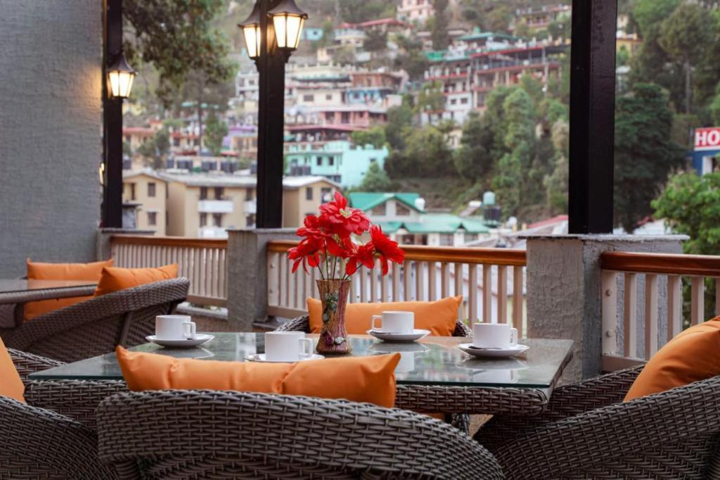 Отель Vinsober Monal Найнитал Экстерьер фото